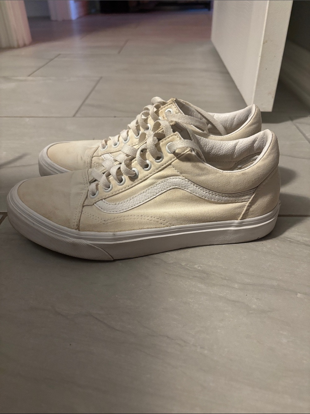 Classic Vans Sneakers. Women’s size 9, Men’s size 7.5